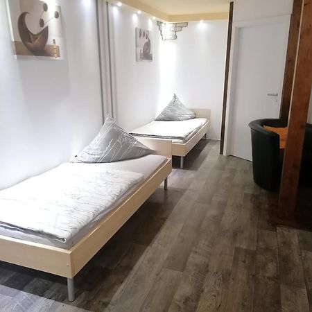 Tinas Ferienwohnung Hohendodeleben Habitación foto